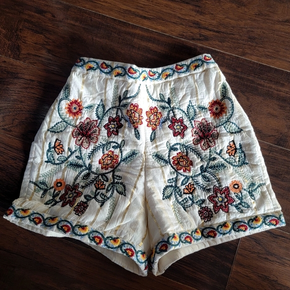 EUC River Island‎ Floral Embroidered Cotton Ultra High Rise Dress Shorts US 2 XS - Picture 1 of 12